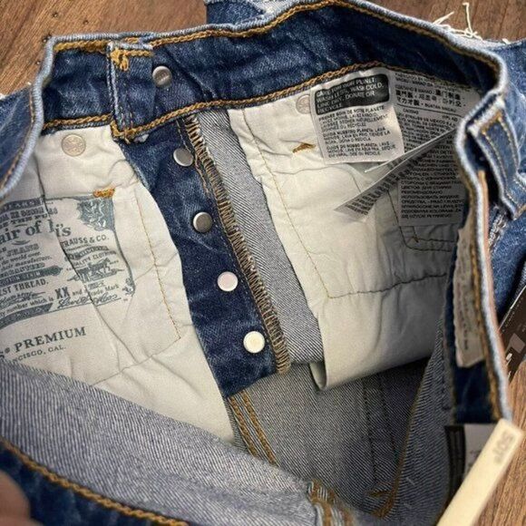 Levi's 501 Mid Thigh Shorts - Picture 9 of 11